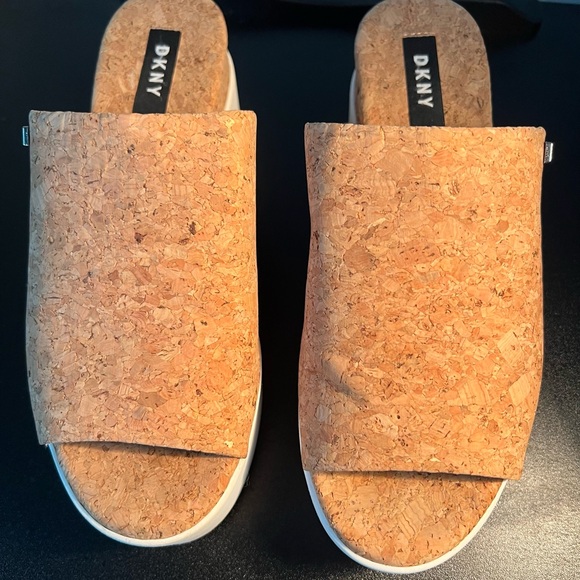 DKNY Cork Platform Slides Size 6 - Picture 2 of 7
